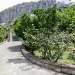 Lemon Grove, Capri Apartment